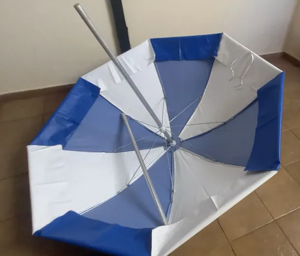 GUARDA-SOL NAS CORES AZUL E BRANCO