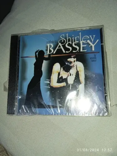 CD a tribute a Shirley Bassey