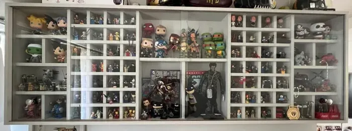 Quadro com Legos (similares), Funkos Pop e outros (Marvel, Dragon Ball, DC)
