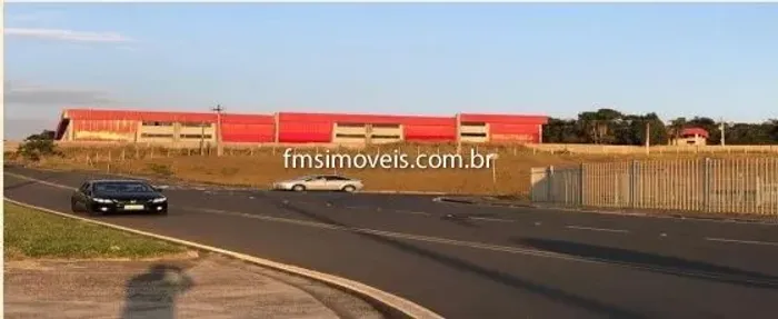 Aluguel de Galpão Industrial de 2.600m² com 3 Salas e 15 Vagas de Garagem no Éden, Sorocab