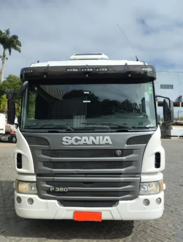 Scania P-360 2013 automático (546 mil km)