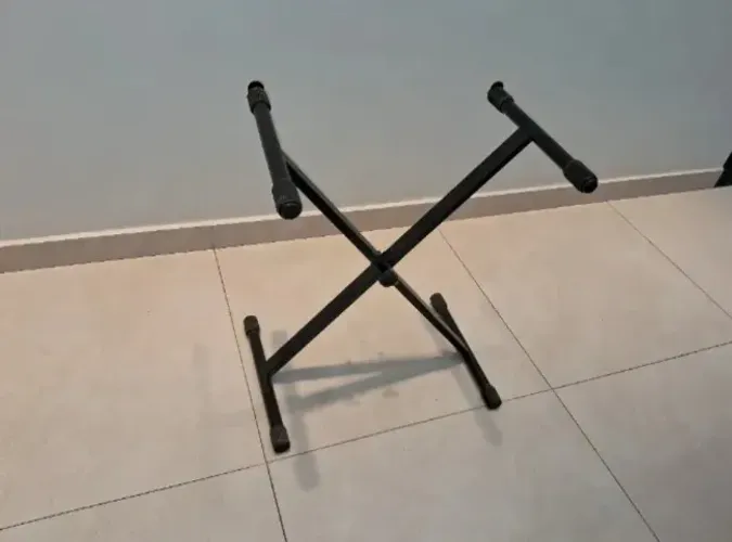 Estante de teclado reforçada. Excelente estado!