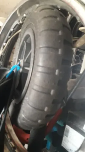 Roda com pneu não precisa encher
