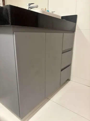 Gabinete para banheiro cinza