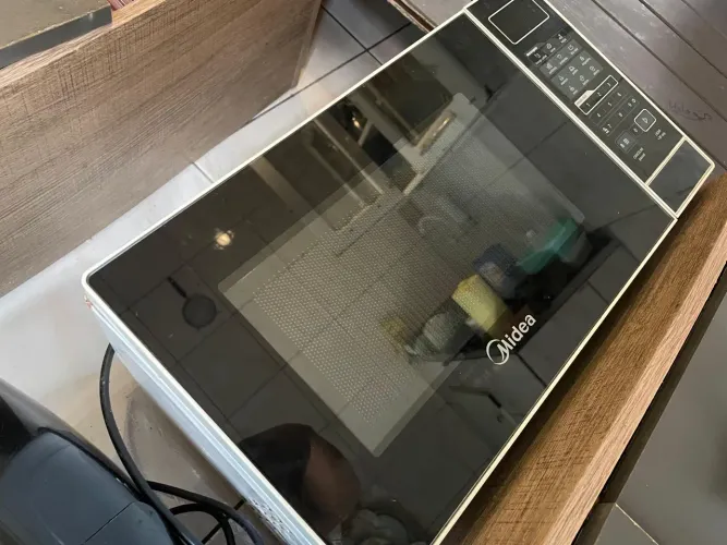 Microondas Midea 20L - Seminovo