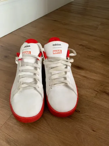 Tenis adidas Marvel Advantage Spider-Man