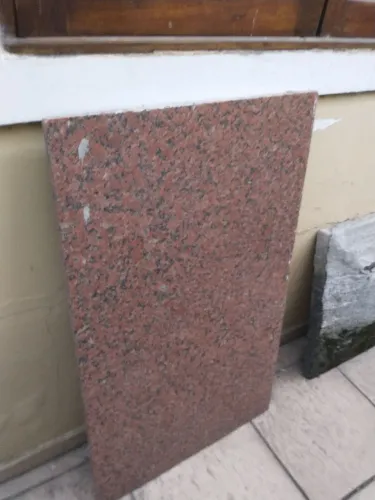 Tampo de granito vermelho 1,00x60.