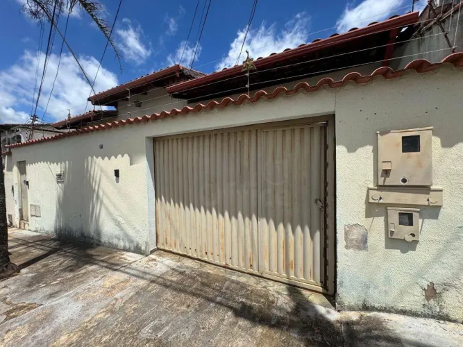 Casa com 3 dormitórios para alugar, 252 m² por R$ 2.000/mês - Vila São Jorge - Anápolis/GO