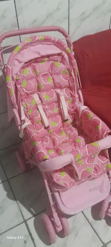 Carrinho se bebê passeio