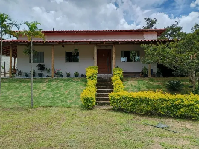 Chácara de 1.000 m² com Casa Moderna e Espaçosa  Oportunidade Única!