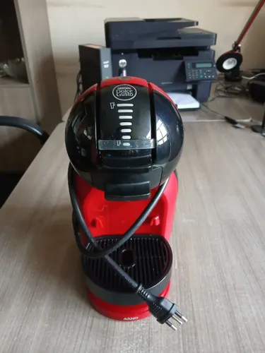 CAFETEIRA NESCAFÉ DOLCE GUSTO 350,00 SEMI-NOVA