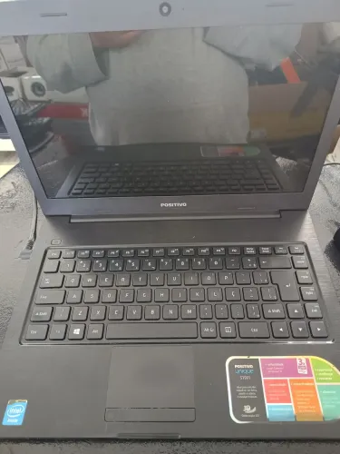 Vendo Notebook Positivo Unique S1991 14'' Celeron 1.5GHz, não está ligando. LEIA.