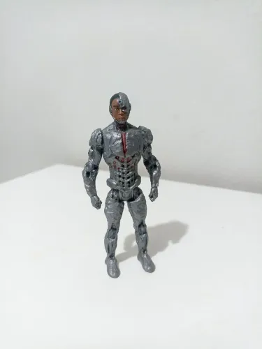 Boneco Custom Ciborgue Cyborg 10cm Liga da Justiça de Zack Snyder 