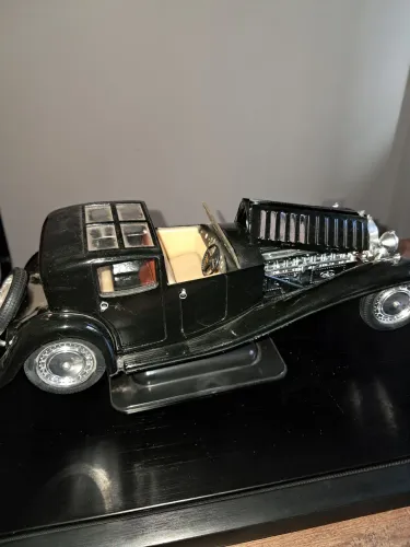 Miniatura de carro Bugatti Royale 1:18