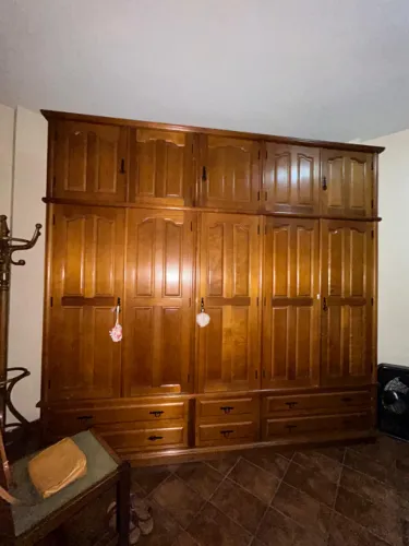 ARMÁRIO DE MADEIRA MACIÇA 5 PORTAS 