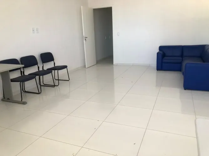 PS: VENDO SALA COMERCIAL REFORMADA, COM ESPAÇO PARA RECEPÇÃO