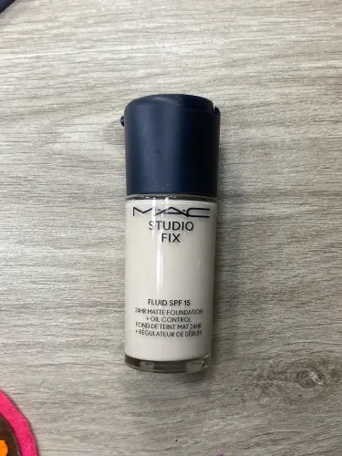 Base MAC nova cor NC5 