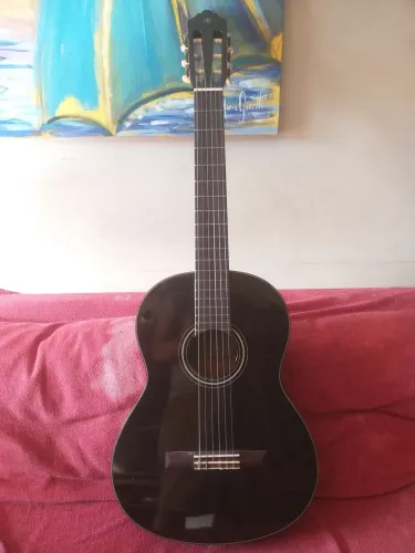 Violão YAMAHA Nylon - na caixa