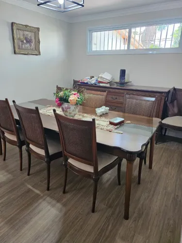 Mesa de Jantar Sierra clássica com buffet e Cadeiras