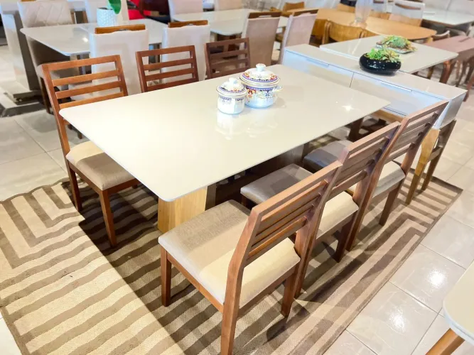 Mesa moderna e super resistente de madeira