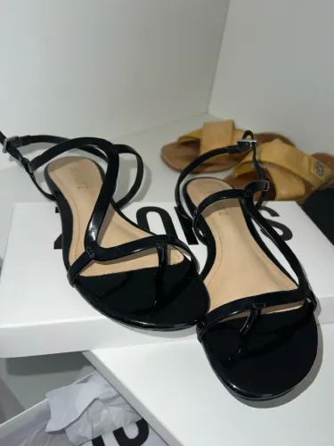 Sandália Schutz nova 35