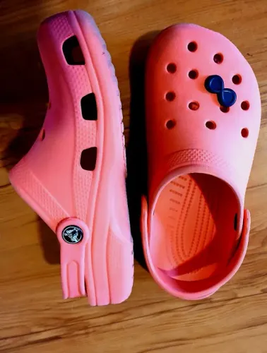 CROCS ORIGINAL cor coral em ótimo estado