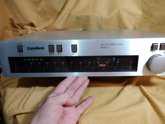 Tuner Gradiente Perfeito Estado modelo 9
