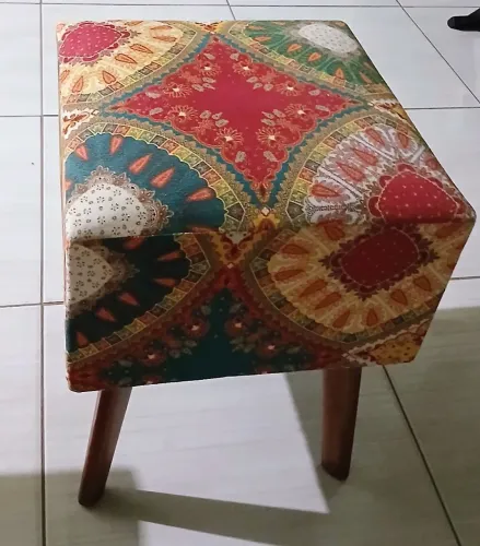 BANQUINHO DE PENTEADEIRA