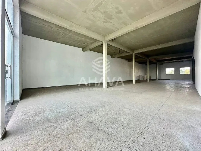 Galpão com 256m² à Venda - Heliópolis, próximo à Av. Cristiano Machado