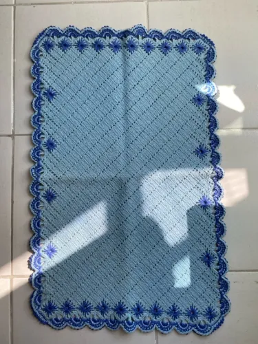 Tapete de crochê azul 