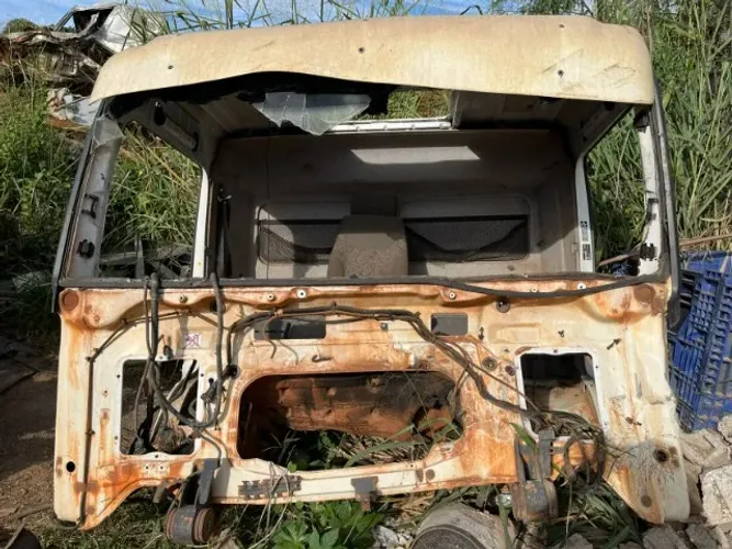 Cabine Lataria Caminhão Mb Atego Para Retirada De Peças 