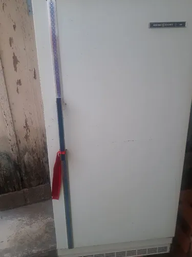 Geladeira com defeito.