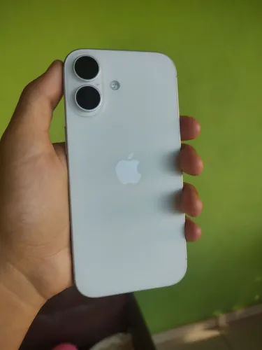 iPhone 17 Semi-novo + Carregador Original Apple + 2 Capas