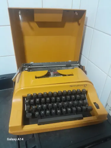 MÁQUINA DE ESCREVER REMINGTON 12 ? VENDO