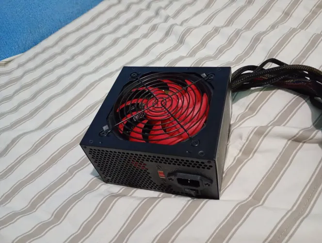 Fonte Fortrek Crusader 500W com defeito - para conserto ou retirada de peças