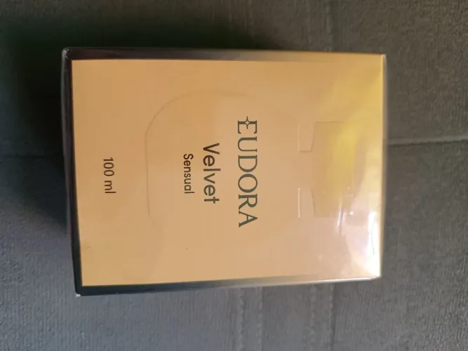 Vende-se perfume NOVO EMBALADO