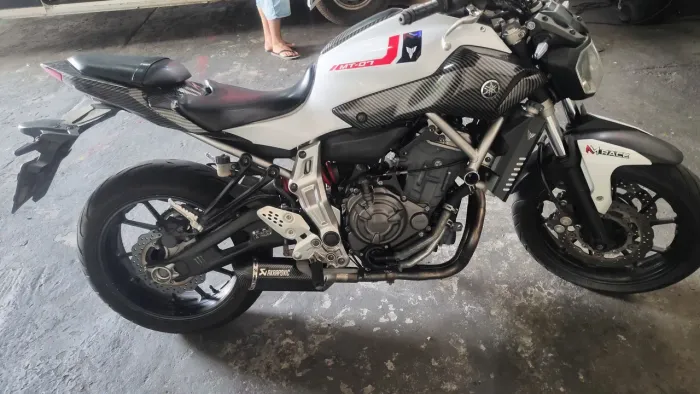 Escape esportivo mt07