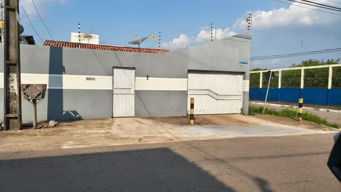 Vende-se casa mobiliada 3 qts sendo 2 suite ótima localização próx a o shopping