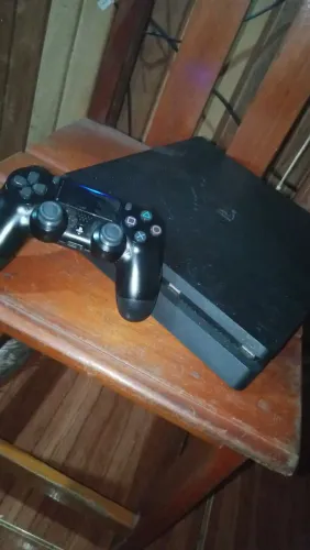 ? PS4 Slim + 2 Controles + 2 Jogos - Completo!