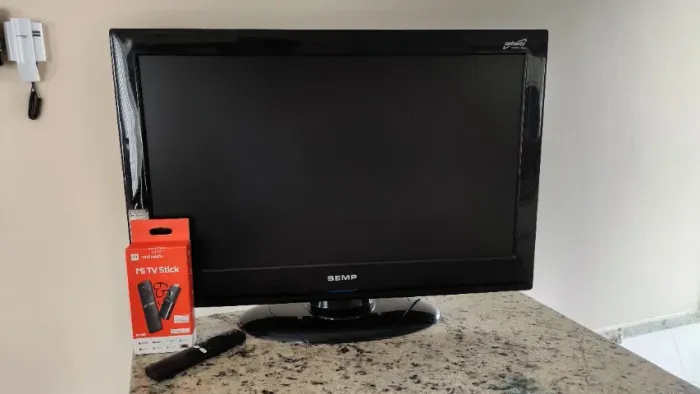 TV LCD 26" Semp Toshiba 2 HDMI + Mi TV Stick androidtv