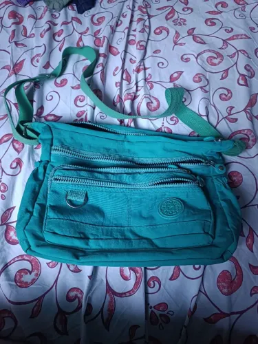 Bolsa média verde nylon transversal