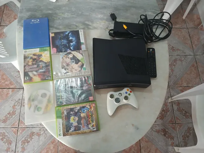 Xbox 360 completa com 11 jogos inclusos