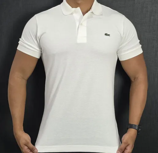 Camisa Polo branca logo monocromático Crocodile coleção junina inverno são joão 2026