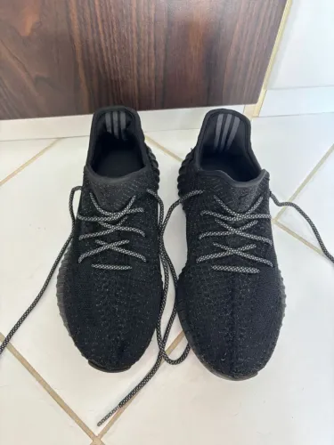 Yeezy Boost 350 V2 Black