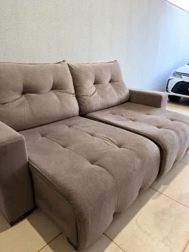 Sofá retrátil e reclinável
