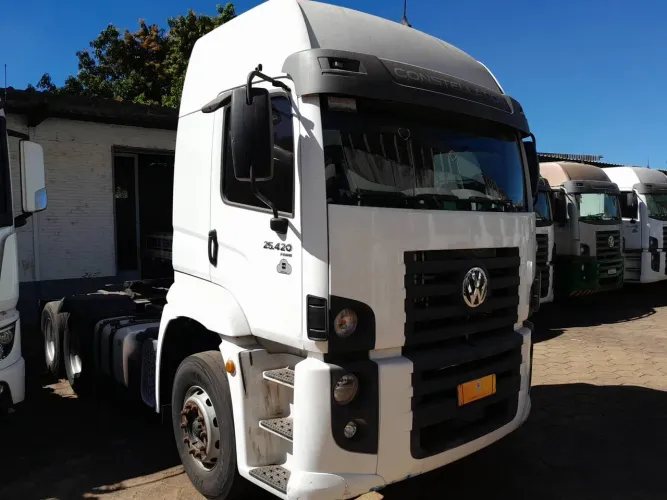 Volkswagen 25.420 Constellation 6x2 2p (Diesel)(E5) 2021/2022 Vamos Seminovos Goiania