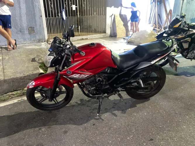 Motocicleta em perfeitas condições de uso.