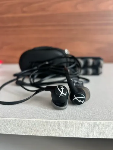 Fone Gamer HyperX Cloud Earbuds com Microfone + Case