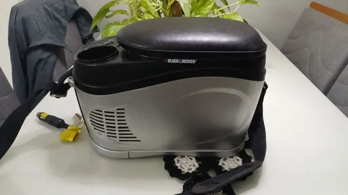 Geladeira portátil termoelétrica Black+Decker BDC24L tem 24 litros e funciona em 12 V
