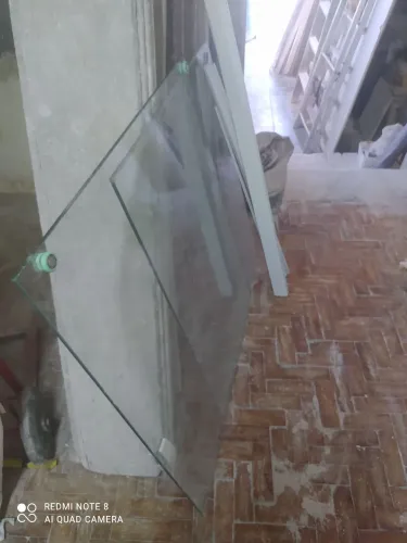 Janela de vidro e alumínio completa , vão de 1, 60 uma sendo fixa , cada folha 80 cm